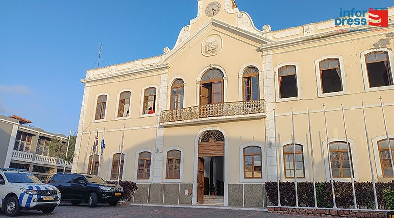 Ministra da Modernização preside inauguração de Balcão Único na Câmara Municipal de São Vicente