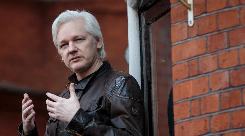 Tribunal de Londres avalia pedido de recurso contra extradição de Assange para EUA