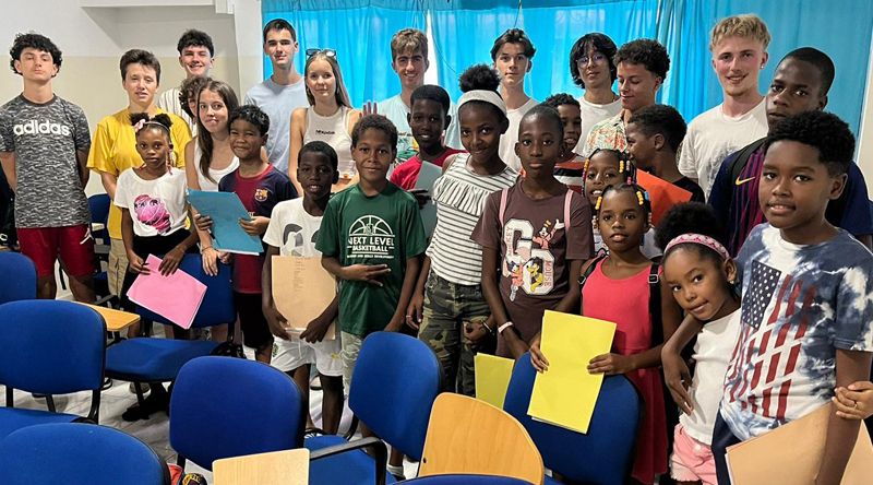 Jovens franceses partilham experiências com crianças e adolescentes da cidade da Praia em colónia de férias