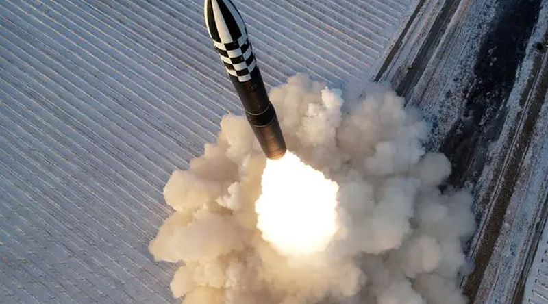 Coreia do Norte nega transferência de armamento para Rússia