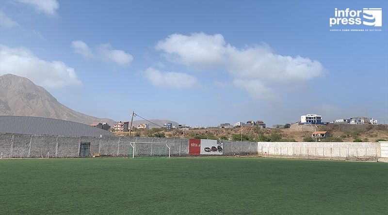 Futebol/Santiago Norte: Estrela dos Amadores e AJAC partem em vantagem para segunda-mão das meias-finais da taça