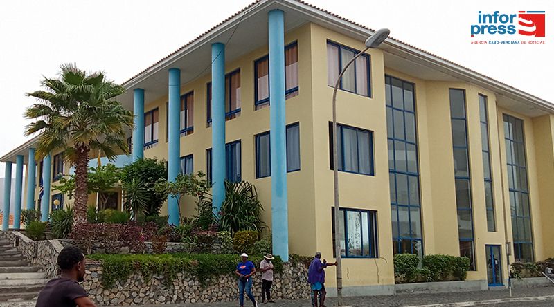 Porto Novo: Autoridades fazem apreensão de documentos na câmara municipal  