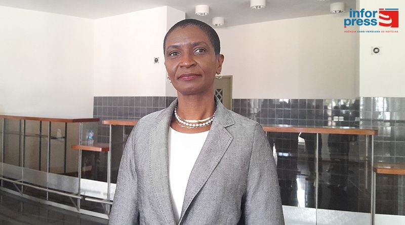 Ministra pede “actuação colectiva e coordenada" para debelar “obstáculos persistentes” no acesso à saúde