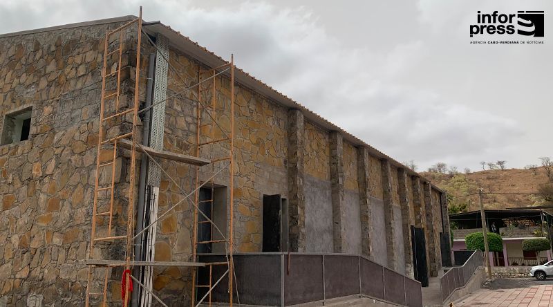 São Lourenço dos Órgãos: Presidente da câmara anuncia inauguração do Auditório Municipal para Agosto