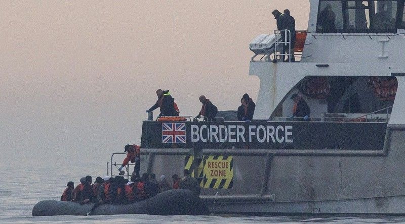 Pelo menos oito imigrantes morreram no Canal da Mancha a caminho do Reino Unido