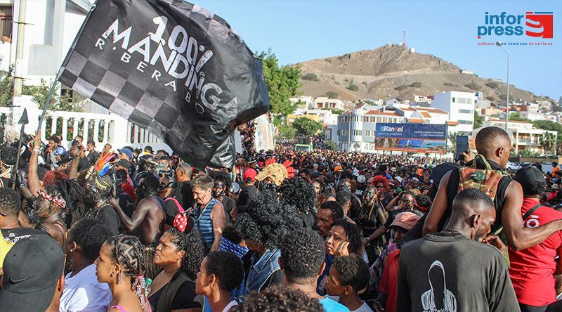Carnaval/São Vicente: Mandingas movimentam mindelenses de todas as idades por mais de cinco horas de desfile