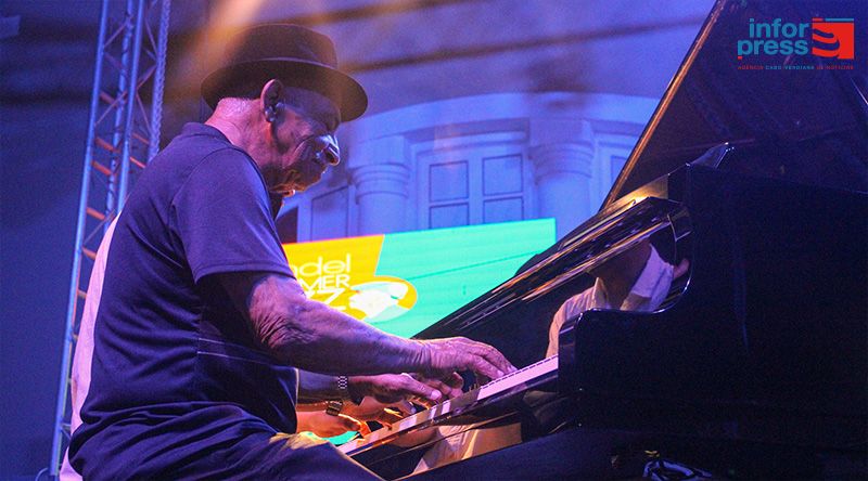 São Vicente/Mindel Summer Jazz: Chico Serra diz-se feliz com homenagem apesar de actuação com “gostinho de quero mais”