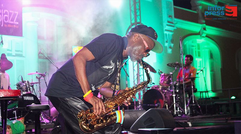 São Vicente: Jowee Bash Omicil volta a declarar amor a Mindelo e termina Mindel Summer Jazz “em grande”