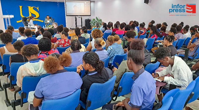 Santiago Norte: Dia Internacional das Meninas nas TIC assinalado com ‘conversa aberta’
