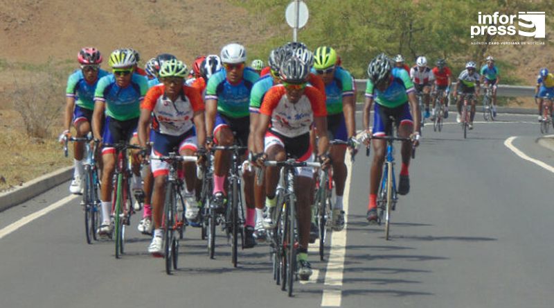 Ciclismo: Trinta e cinco ciclistas participam domingo no Giro Praia 2024
