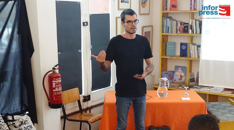 São Vicente: Festival Txon-poesia procura combater “preconceito” em relação à linguagem poética – organização