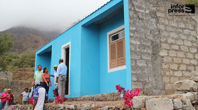 Porto Novo/Habitação Social: Câmara entrega habitações sociais e casas de banho a famílias carenciadas   