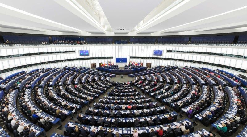 Parlamento Europeu pede mais apoio para Ucrânia e esforços para evitar escalada