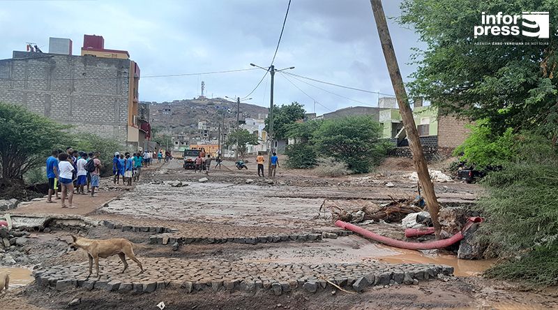 São Vicente: Moradores mobilizam-se para desobstruir ponte de acesso às zonas de Ribeira de Passarão e Chã de Marinha 