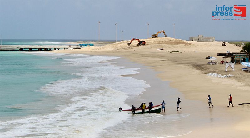 Maio: Associação de pescadores alerta para risco de desaparecimento da praia de Bixi Rotxa