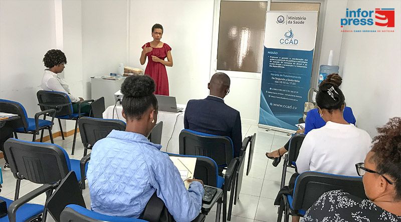 Técnicos e monitores de centros de acolhimento capacitam-se em matéria de prevenção do uso do álcool e outras drogas