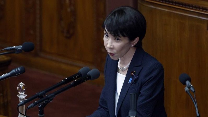 Primeira-ministra do Japão enfrenta polémica sobre ofertas a deputados