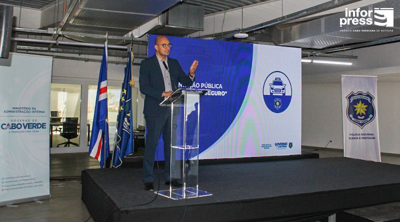 Projecto “Táxi Seguro” representa investimento de 72 mil contos, diz ministro Paulo Rocha
