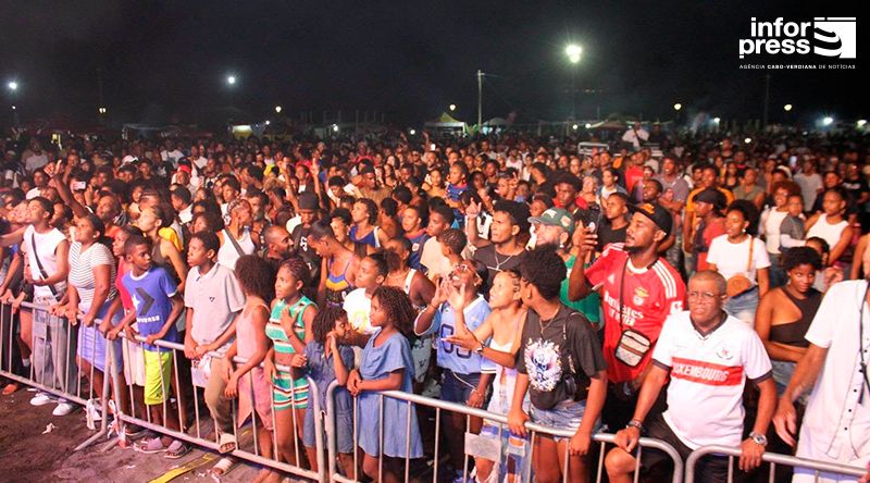 Festival Curraletes/Porto Novo: Casa cheia no segundo dia do festival de música 