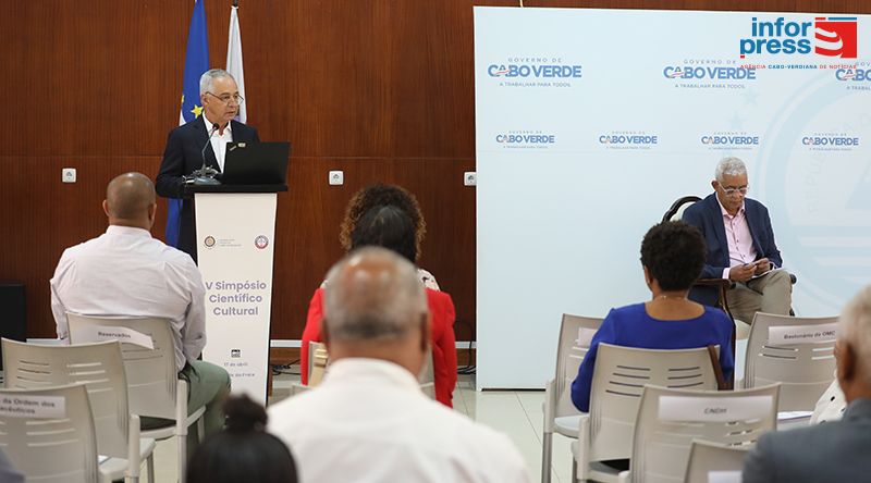 Bastonário da Ordem dos Médicos pede exigência, qualidade e mobilização da diáspora para transformar saúde no país