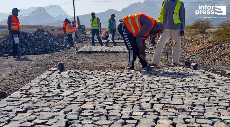 Porto Novo:  Estradas de Cabo Verde assinalam início dos trabalhos de calcetamento da estrada Ribeira Fria – Ribeira dos Bodes