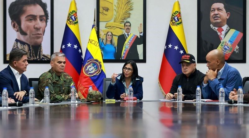 Presidente interina da Venezuela cria comissão para libertação de Maduro