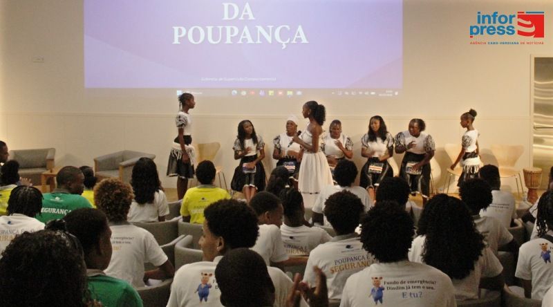 Banco de Cabo Verde aposta no batuque para levar mensagem de poupança aos jovens e às comunidades (c/áudio)