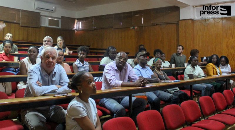 Docentes defendem maior envolvimento institucional nos estudos das macroalgas marinhas